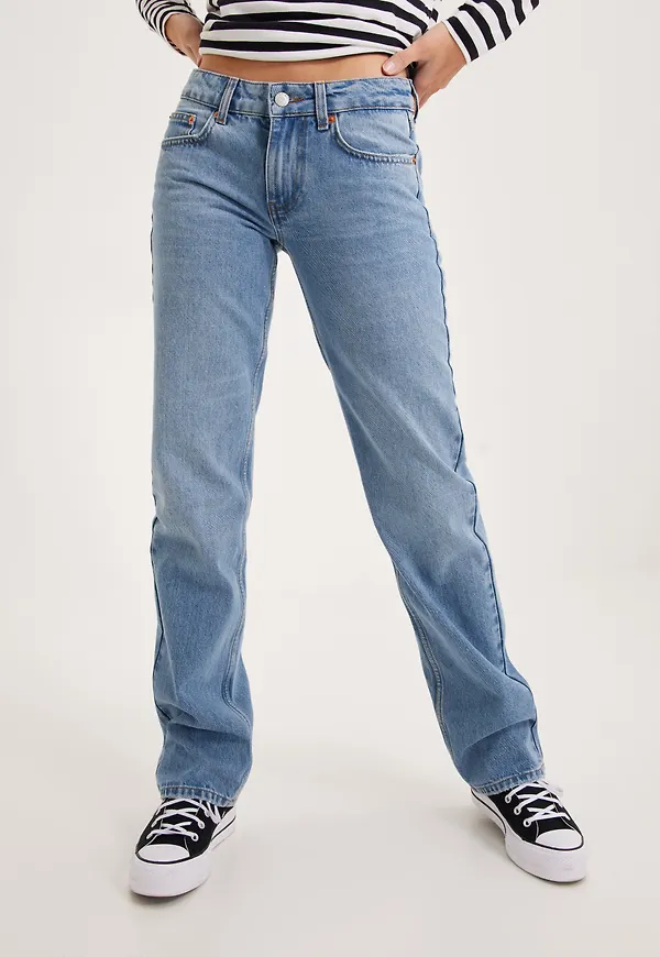 Nelly - Blå - Low Waist Straight Leg Jeans
