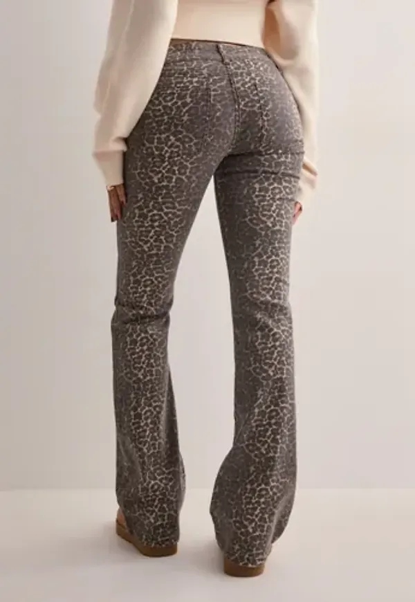 Nelly - Brun - Low Waist Bootcut Leo Jeans