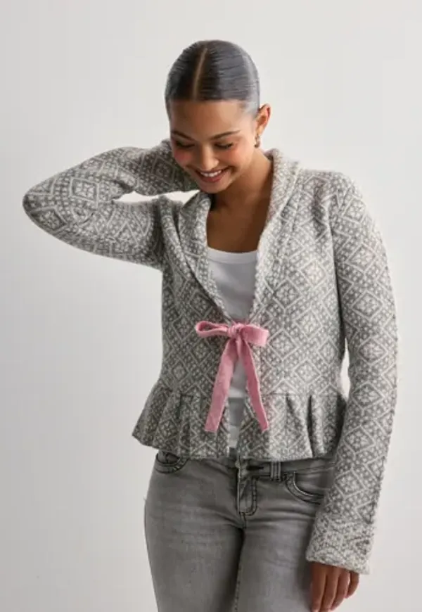 Nelly - Grå - Flounce Tie Jacquard Knit Cardigan