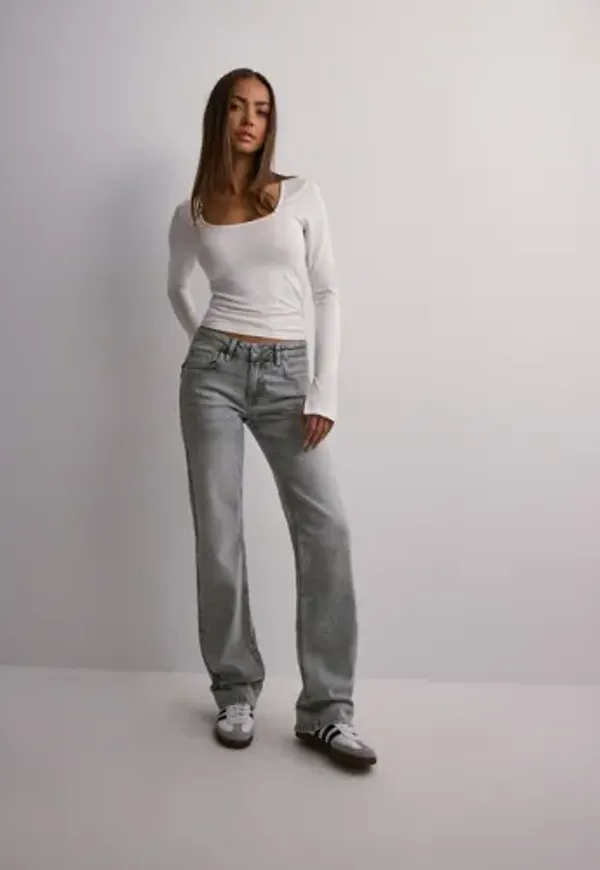 Nelly - Grå - Low Waist Straight Leg Jeans