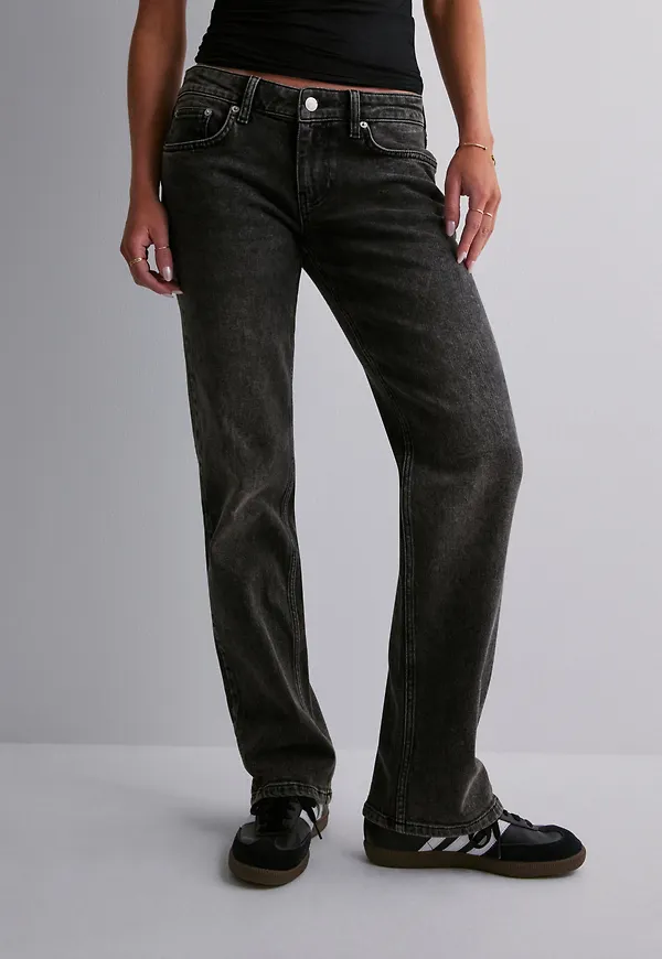 Nelly - Grå - Low Waist Straight Leg Jeans