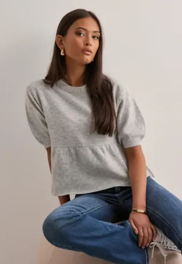 Nelly - Grå - Peplum Knit Top