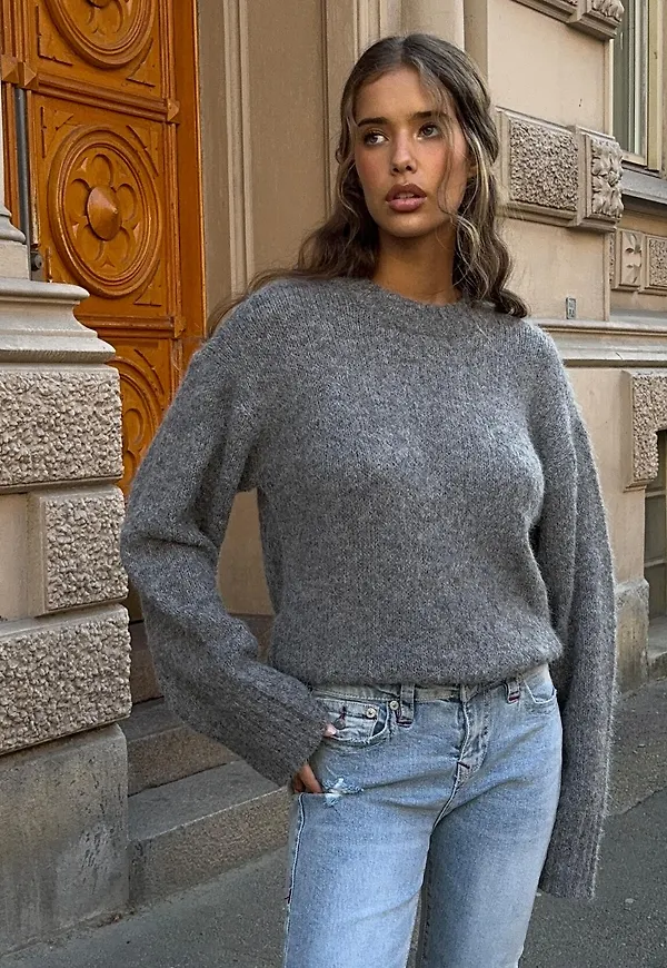 Nelly - Grå - Straight Fuzzy Knit Sweater