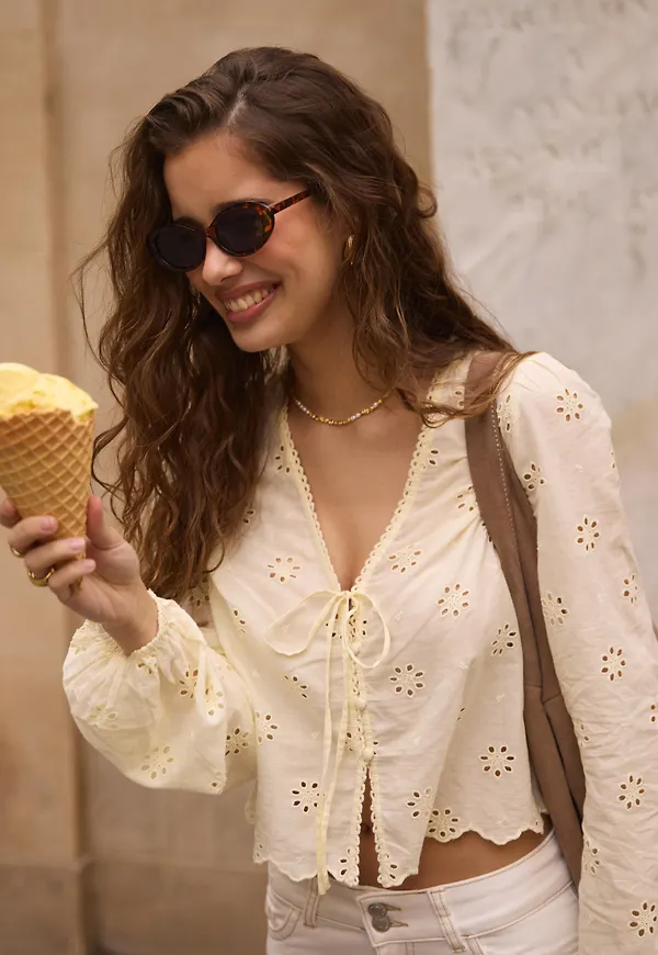 Nelly - Gul - Broidery Anglais Blouse