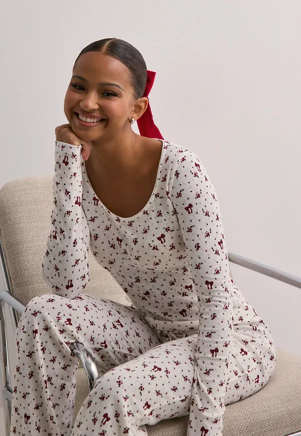 Nelly - Röd - Cute Print LS Top