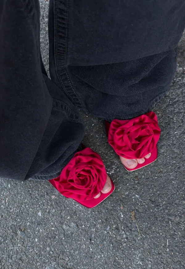 Nelly - Röd - Satin Rose Heel