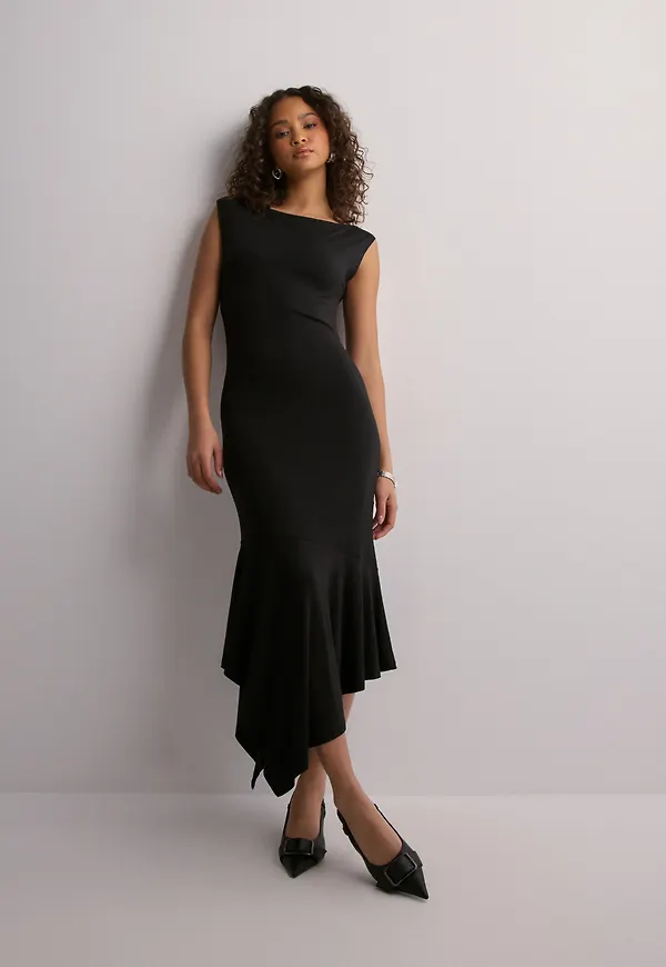 Nelly - Svart - Asymmetric Jersey Dress