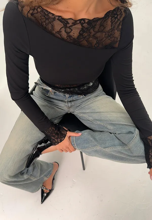 Nelly - Svart - Asymmetric Lace Detail Top