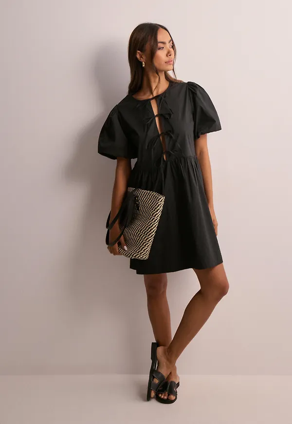 Nelly - Svart - Bow Puff Sleeve Dress