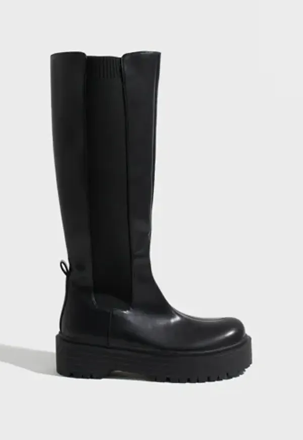 Nelly - Svart - Clean Under Knee Boot