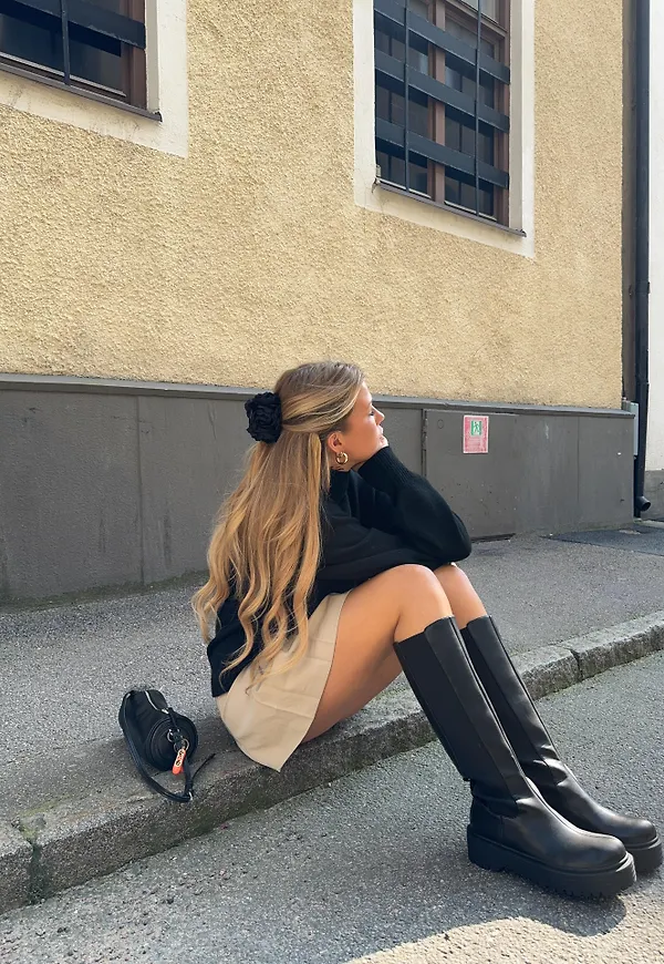 Nelly - Svart - Clean Under Knee Boot