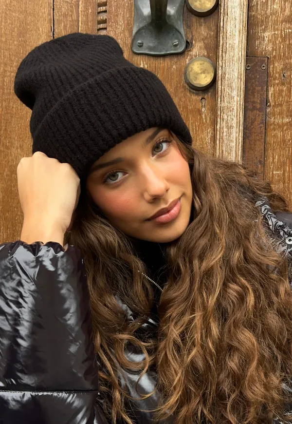 Nelly - Svart - Cozy Knit Hat
