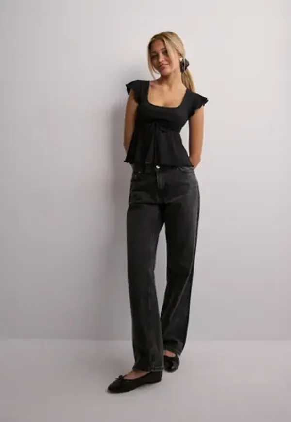 Nelly - Svart - Cute Frill Tie Top