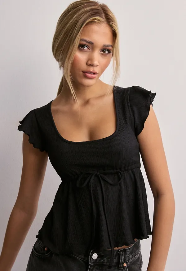 Nelly - Svart - Cute Frill Tie Top