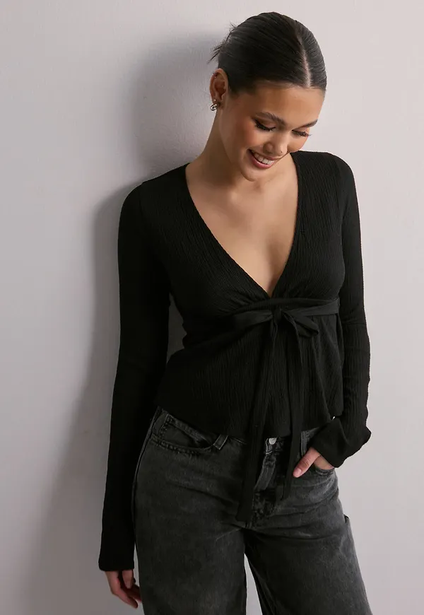 Nelly - Svart - Cute Tie Top