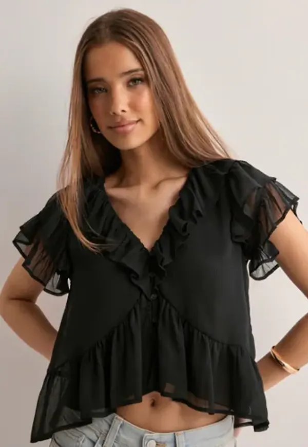 Nelly - Svart - Dreamy Flounce Blouse
