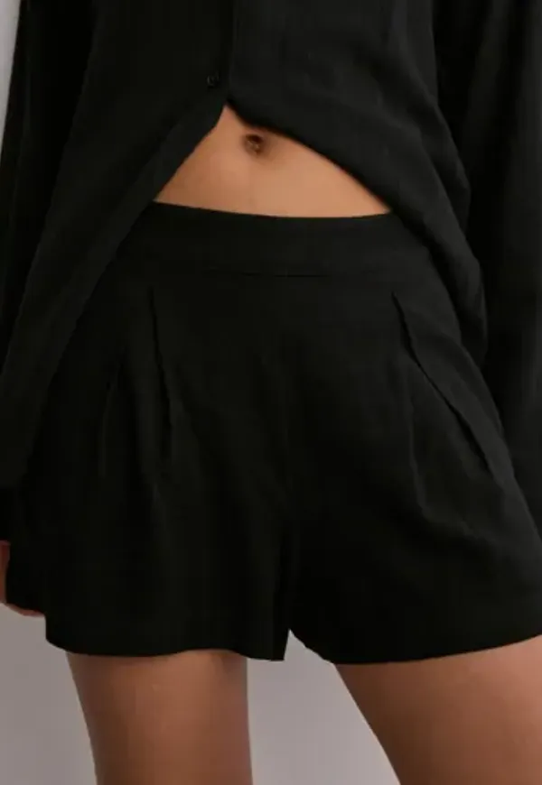 Nelly - Svart - Flowy Linen Shorts
