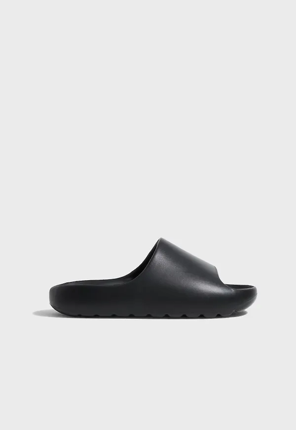 Nelly - Svart - Keep It Simple Flat