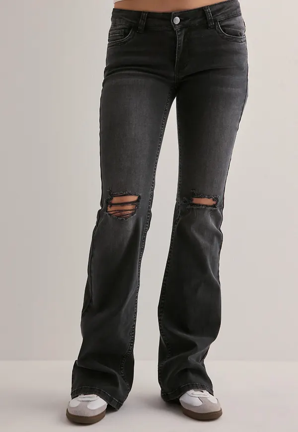 Nelly - Svart - Low Waist Perfect Bootcut Jeans