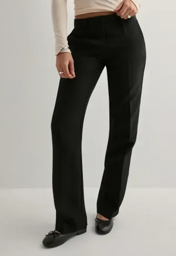 Nelly - Svart - Low Waist Straight Leg Pants