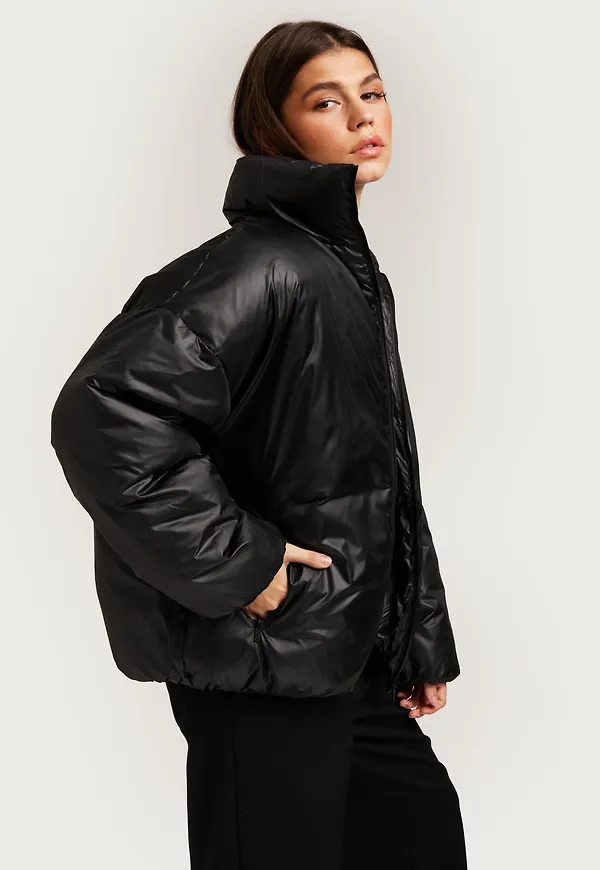 Nelly - Svart - Oversized Padded Jacket