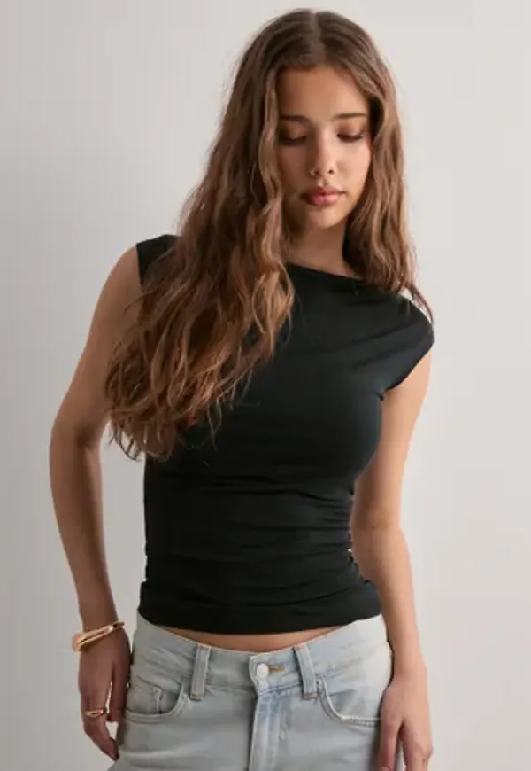 Nelly - Svart - Perfect Soft Top