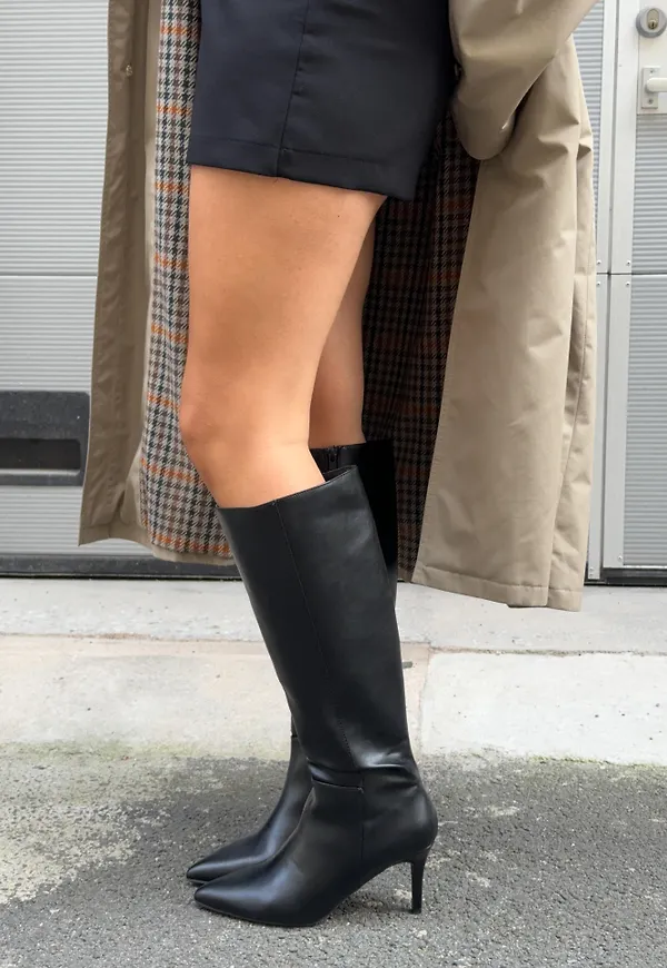 Nelly - Svart - Self Love Under Knee Boot