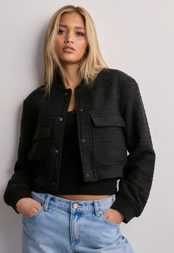 Nelly - Svart - Short Structure Jacket