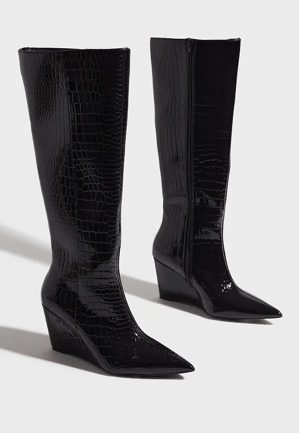 Nelly - Svart - Under Knee Wedge Boot