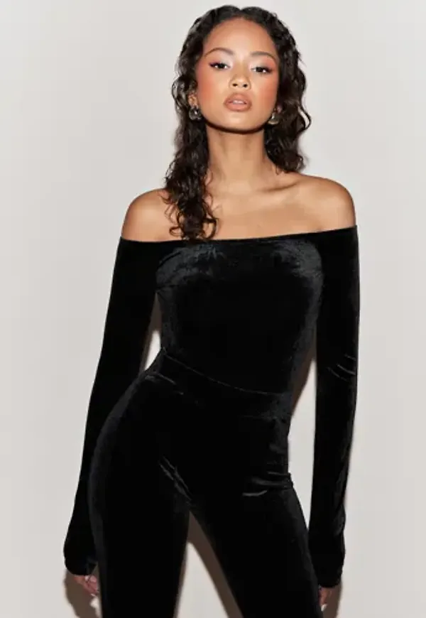 Nelly - Svart - Velvet Off Shoulder Top