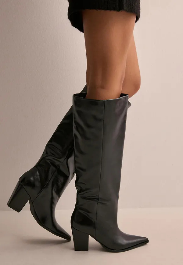 Nelly - Svart - Wide Leg Pointy Boot