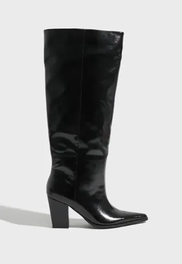 Nelly - Svart - Wide Leg Pointy Boot