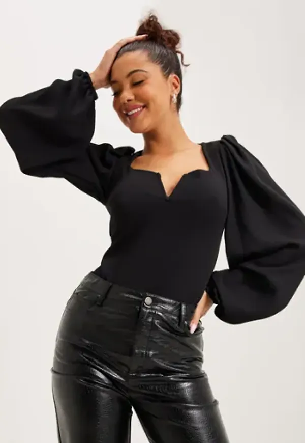 Nelly - Svart - Wire Wide Sleeve Body