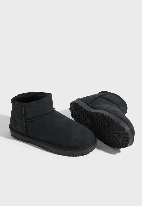 Nelly - Svart - Worn Mini Boots