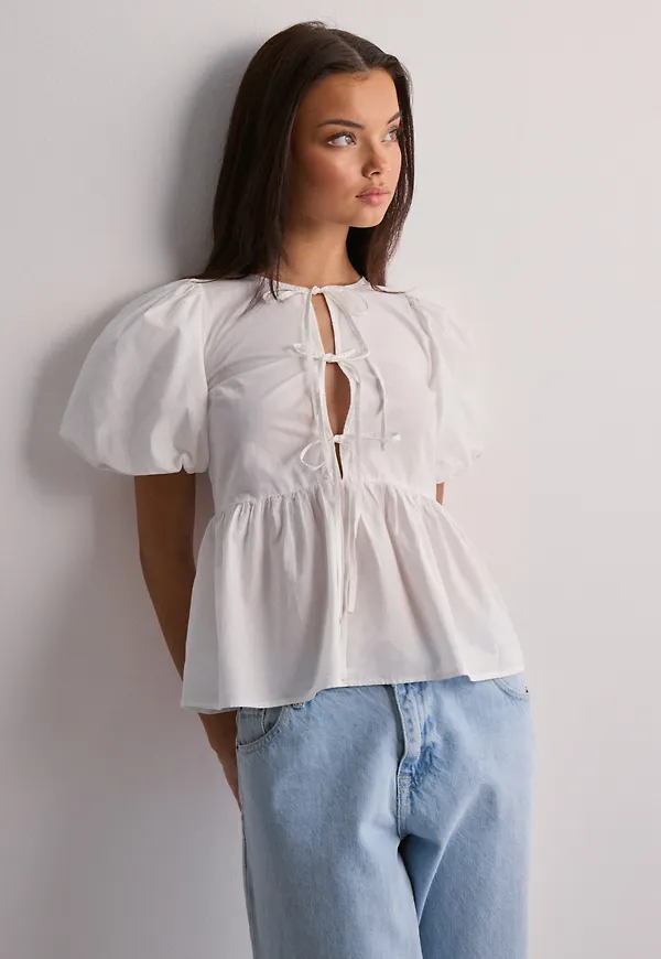Nelly - Vit - Bow Puff Sleeve Blouse