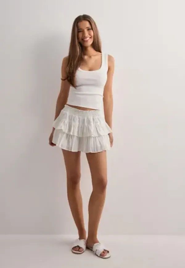 Nelly - Vit - Broderie Anglais Skort