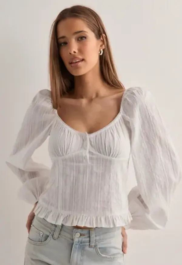 Nelly - Vit - Buttoned Puff Sleeve Blouse