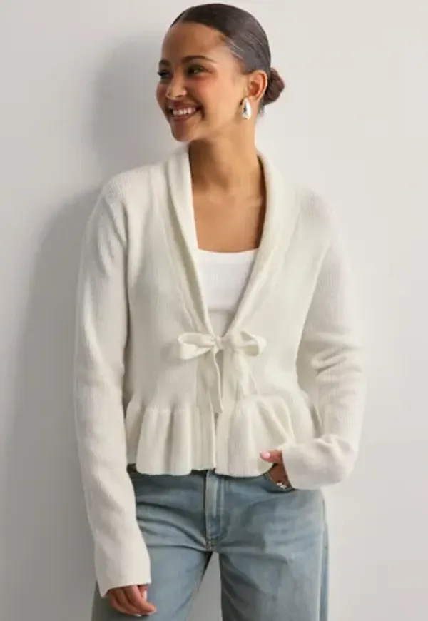 Nelly - Vit - Flounce Tie Knit Cardigan