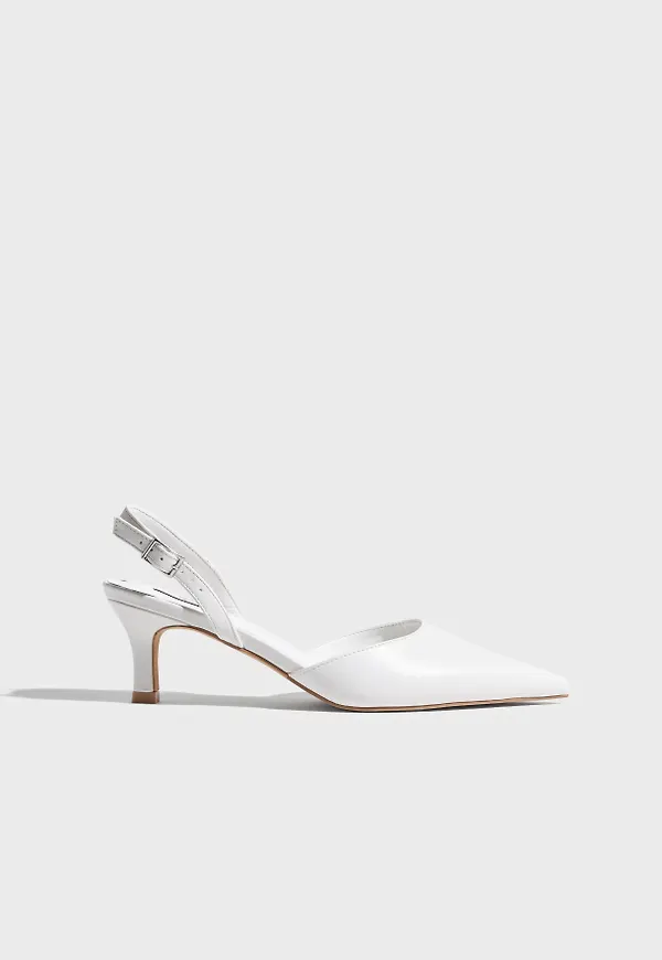 Nelly - Vit - Pointy Low Heel