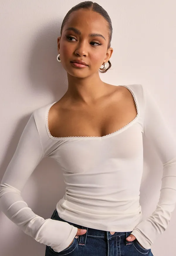 Nelly - Vit - Romance Shape LS Top