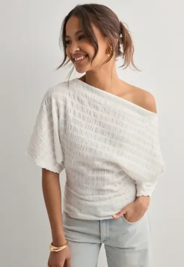 Nelly - Vit - Stunning Structure Tee