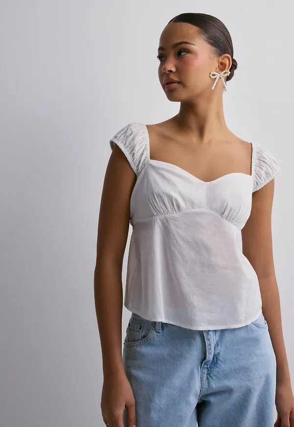 Nelly - Vit - Sweet Spring Top