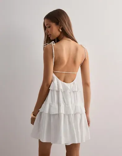 Nelly - Vit - Volume Flounce Dress