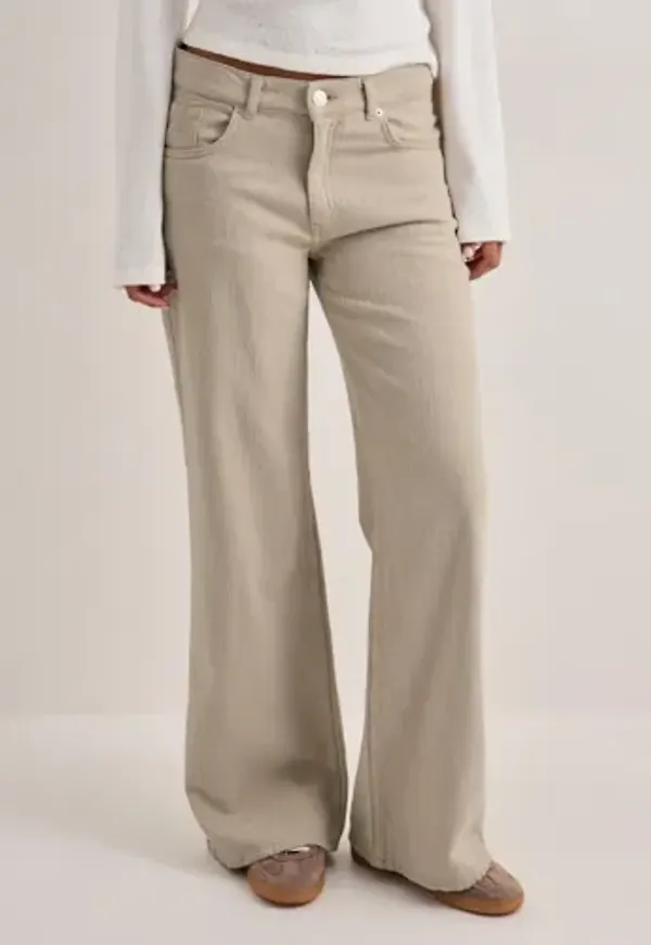 Nelly - Beige - Loose Flare Jeans