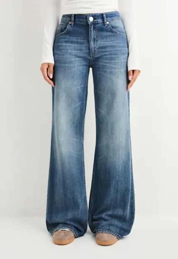 Nelly - Blå - Loose Flare Jeans