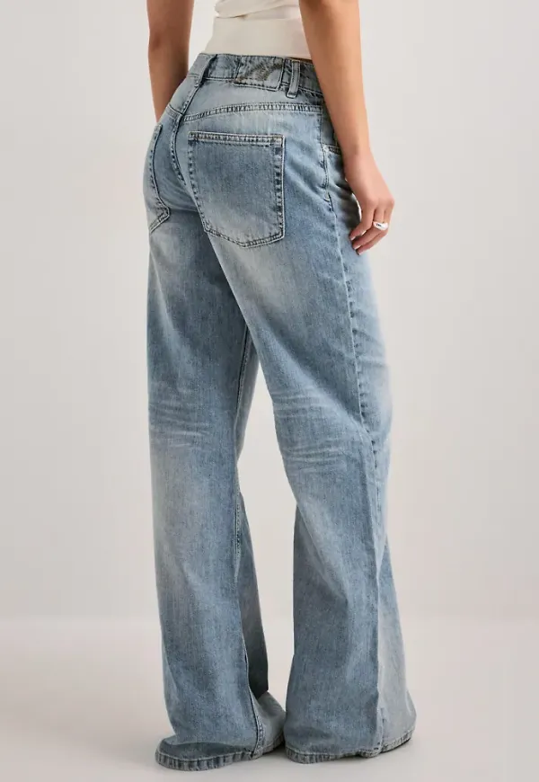 Nelly - Blå - Loose Flare Jeans