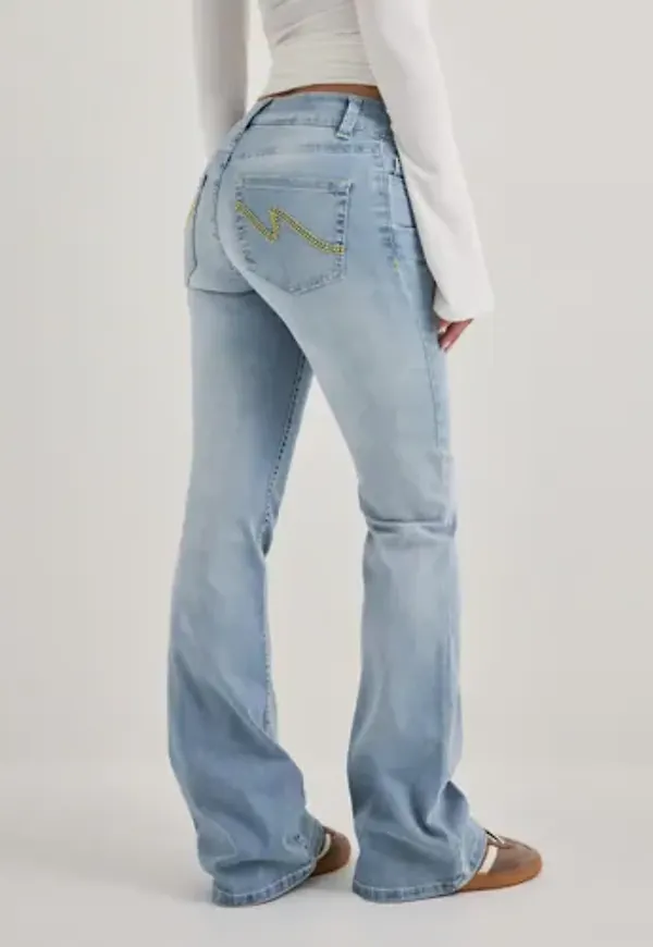 Nelly - Blå - Low Waist Bootcut Stitch Jeans