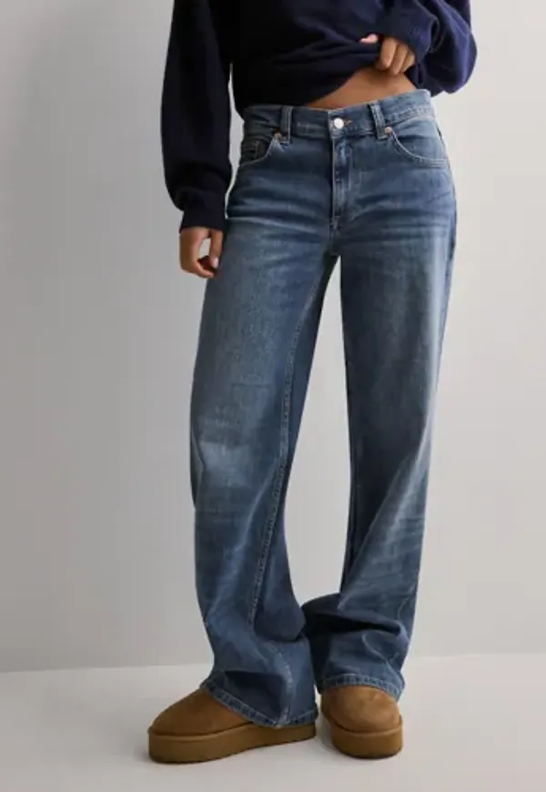 Nelly - Blå - Low Waist Loose Jeans