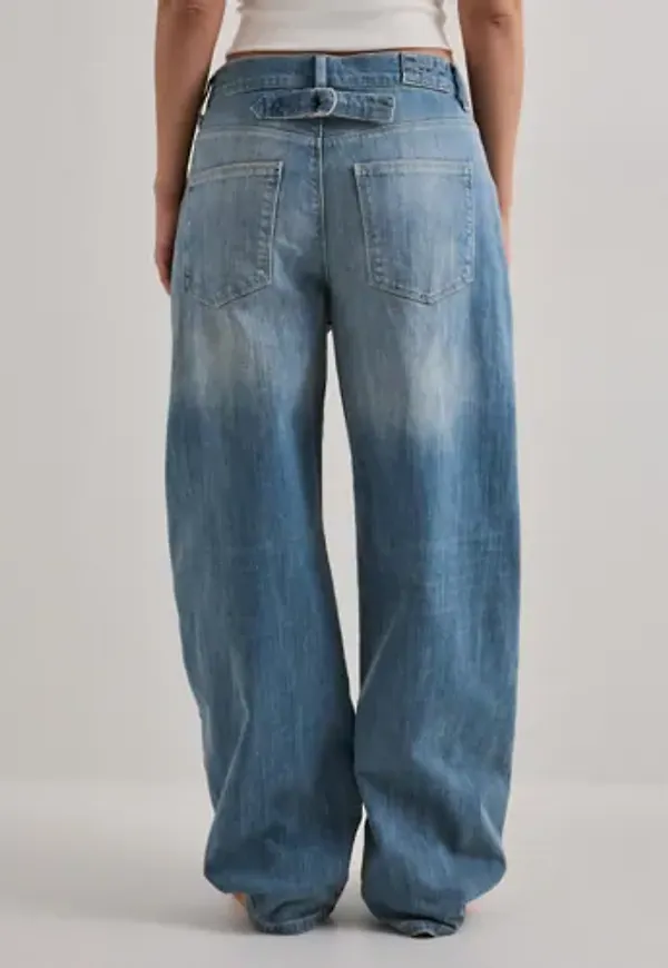 Nelly - Blå - Twisted Barrel Buckle Jeans