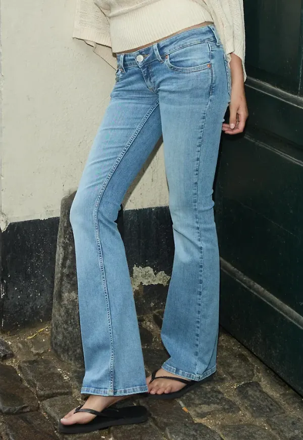 Nelly - Blå - Ultra Low Bootcut Jeans